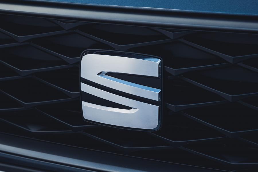 Логотип Seat Leon FR 2020 года  (UK) (фото 35 из 40)